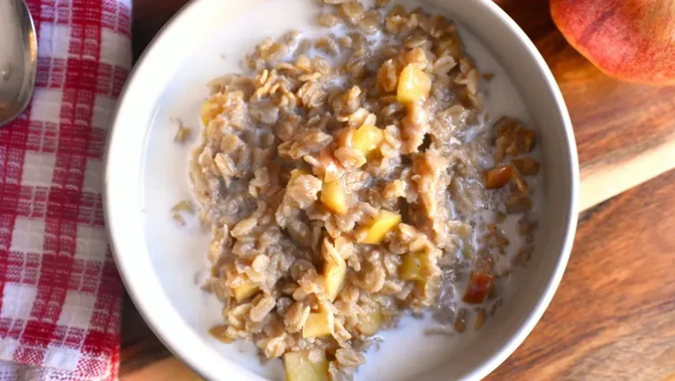 How to Make Delicious Apple Cinnamon Oatmeal — Quick & Easy!
