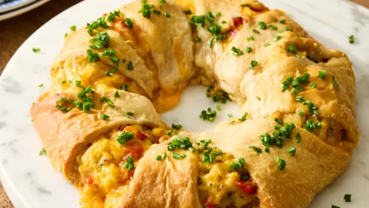 How to Make the Perfect Breakfast Crescent Ring at Home