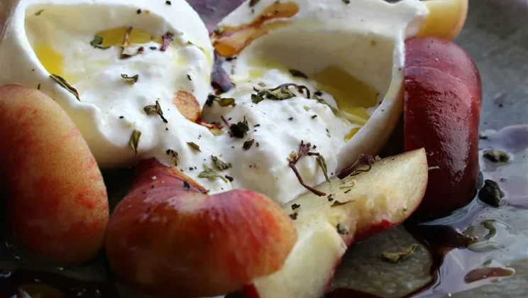 Trending Recipe: How to Make Peach Burrata Salad Step-by-Step