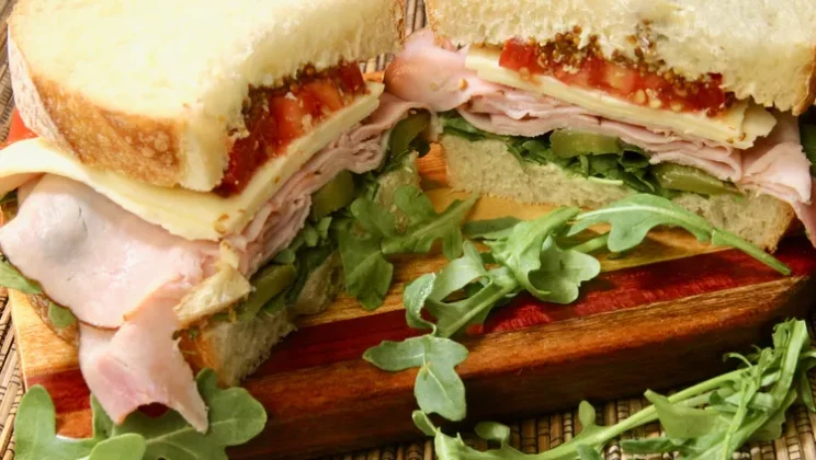 How to Make Ploughman’s Sandwich (Easy Recipe Step-by-Step)
