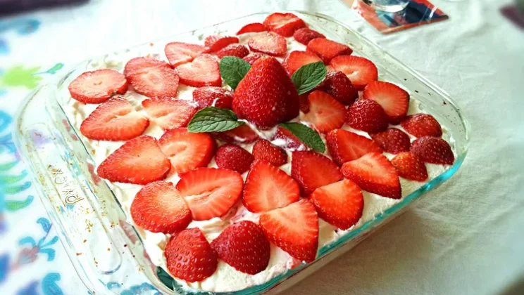 Simple & Affordable Strawberry Tiramisu Without Eggs Recipe
