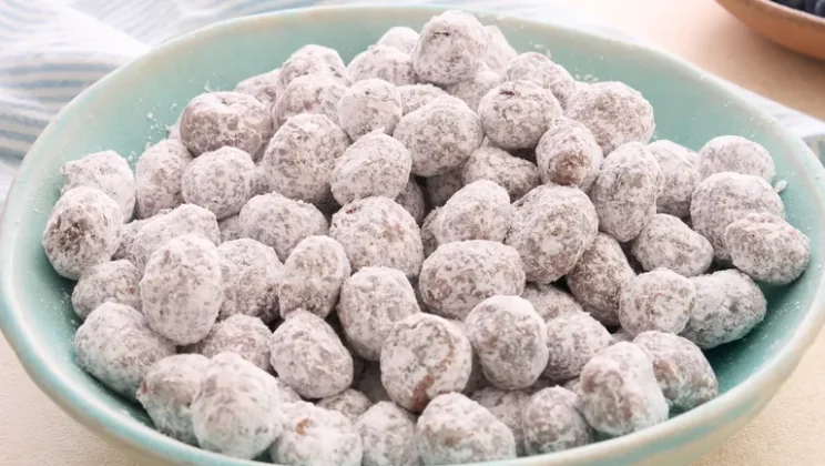 How to Make Delicious Blueberry Puppy Chow — Quick & Easy!